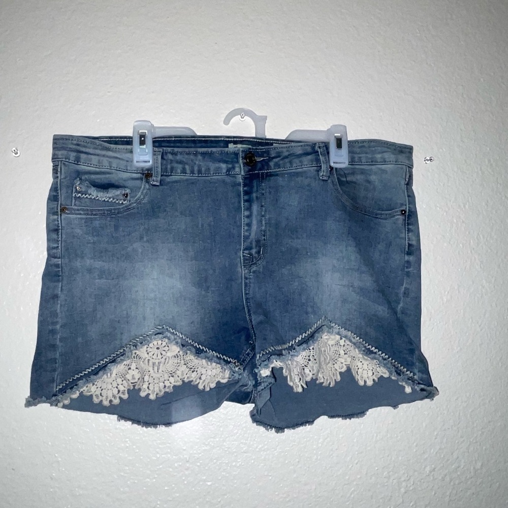 From Rue 21 Indigo Rein lace short - size 18